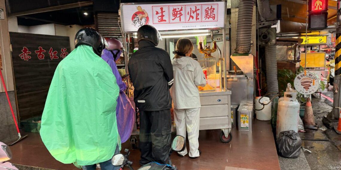 高雄新興區人氣炸雞選擇 堅持新鮮現炸鎖住鮮甜肉汁 下班聚餐或家庭加菜都方便