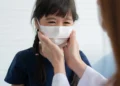 流感來勢洶洶全年恐中招！3歲童未接種疫苗高燒住院 醫：怕打針可選「鼻噴式流感疫苗」