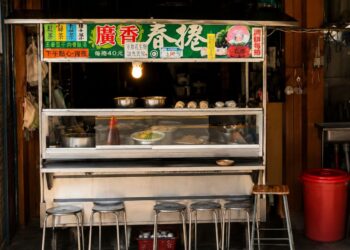 春捲裡竟包入黃麵 佇立虎尾市場半世紀老攤   第三代接棒守護傳統滋味