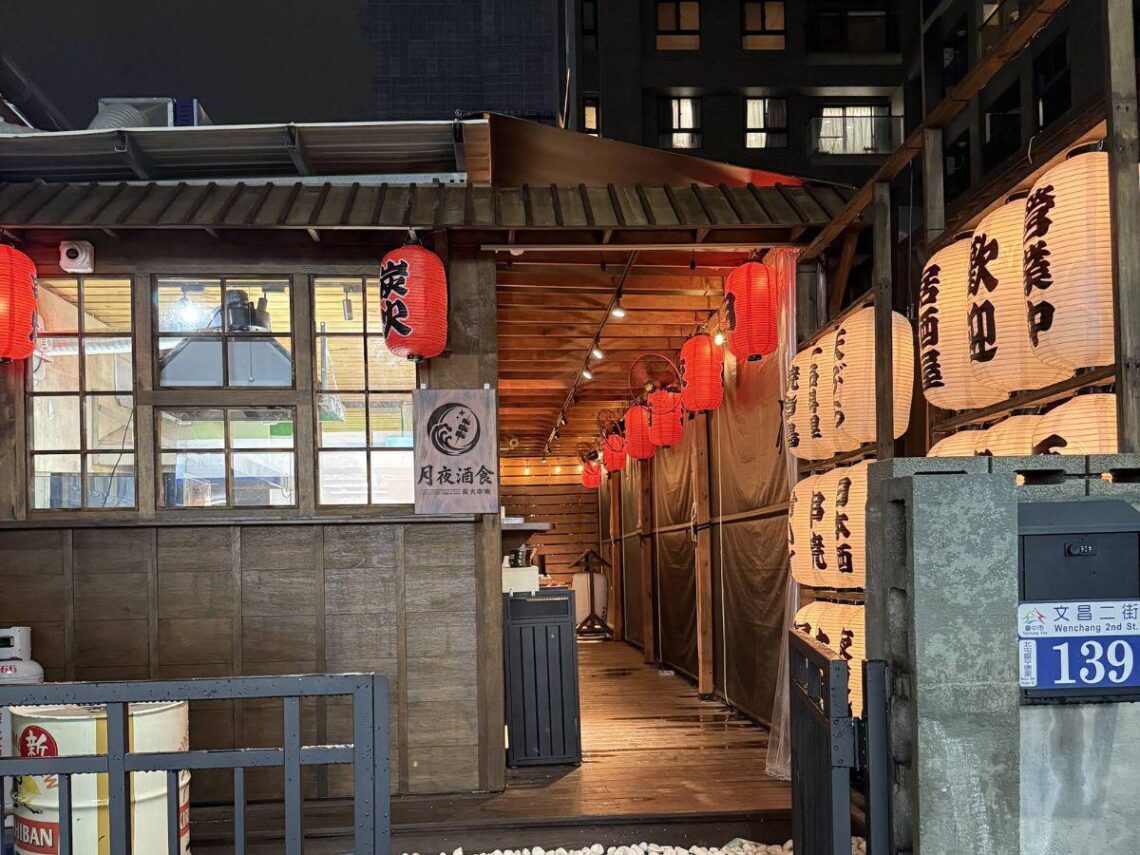 北屯日式居酒屋藏身巷弄 從炭火燒物到質感和風裝潢 台中宵夜聚餐一路吃到深夜